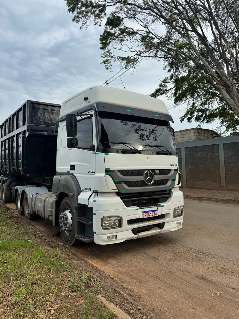 Axor 2544 2014 automático 