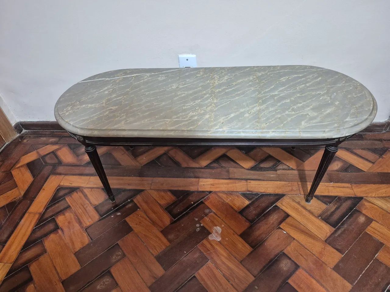 Mesa de centro estilo luis xv.