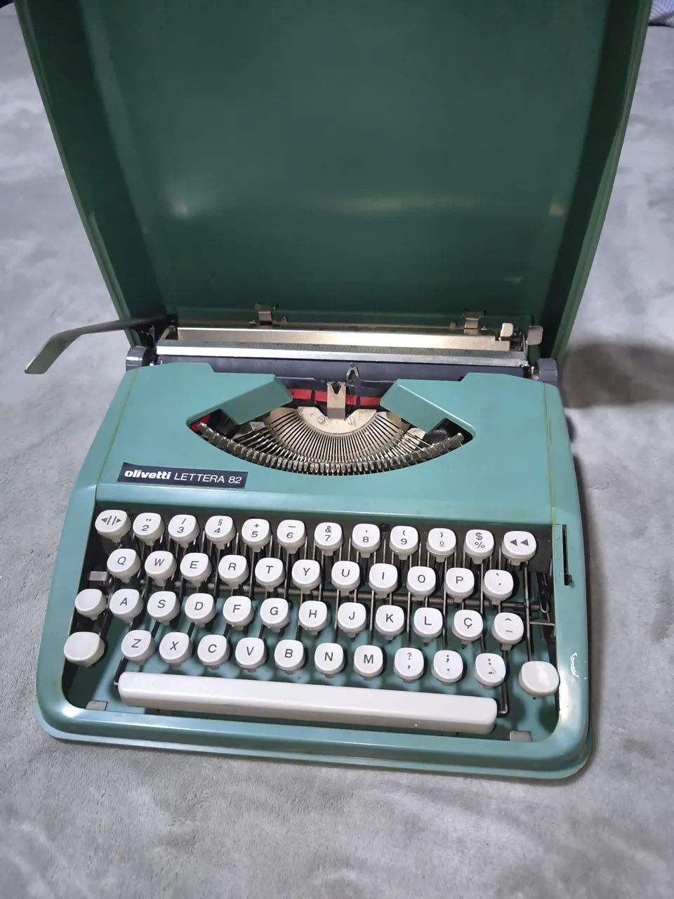 Máquina escrever Olivetti Lettera 82