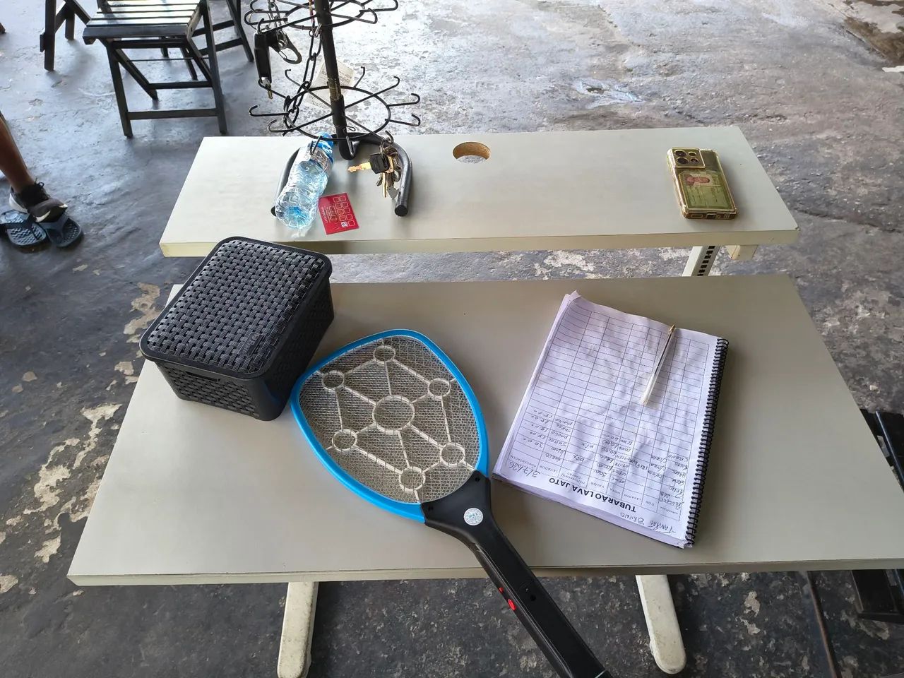 Vendo mesa e cadeira R$ 300