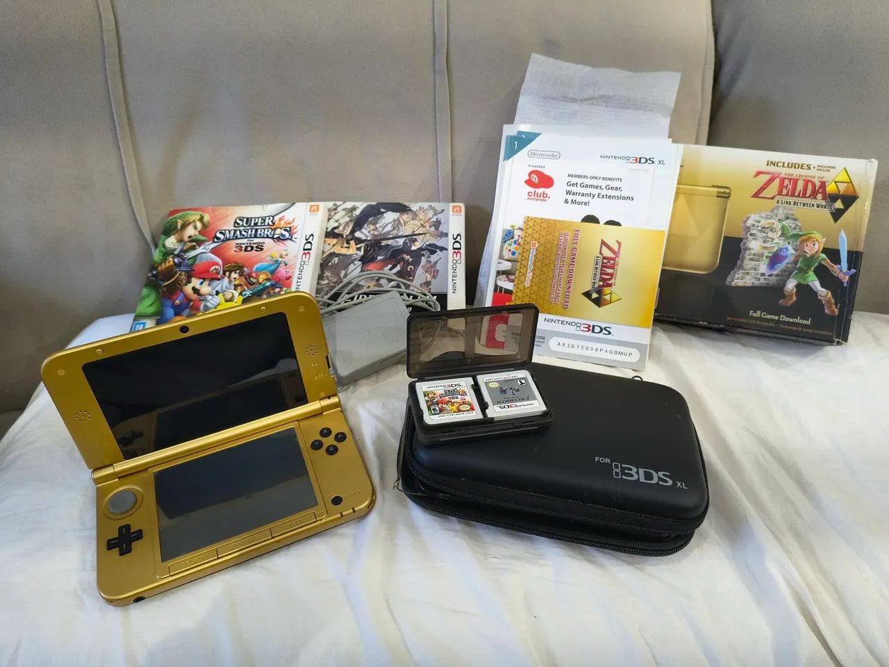 Nintendo 3DS XL The Legend Of Zelda - A Link Between Worlds