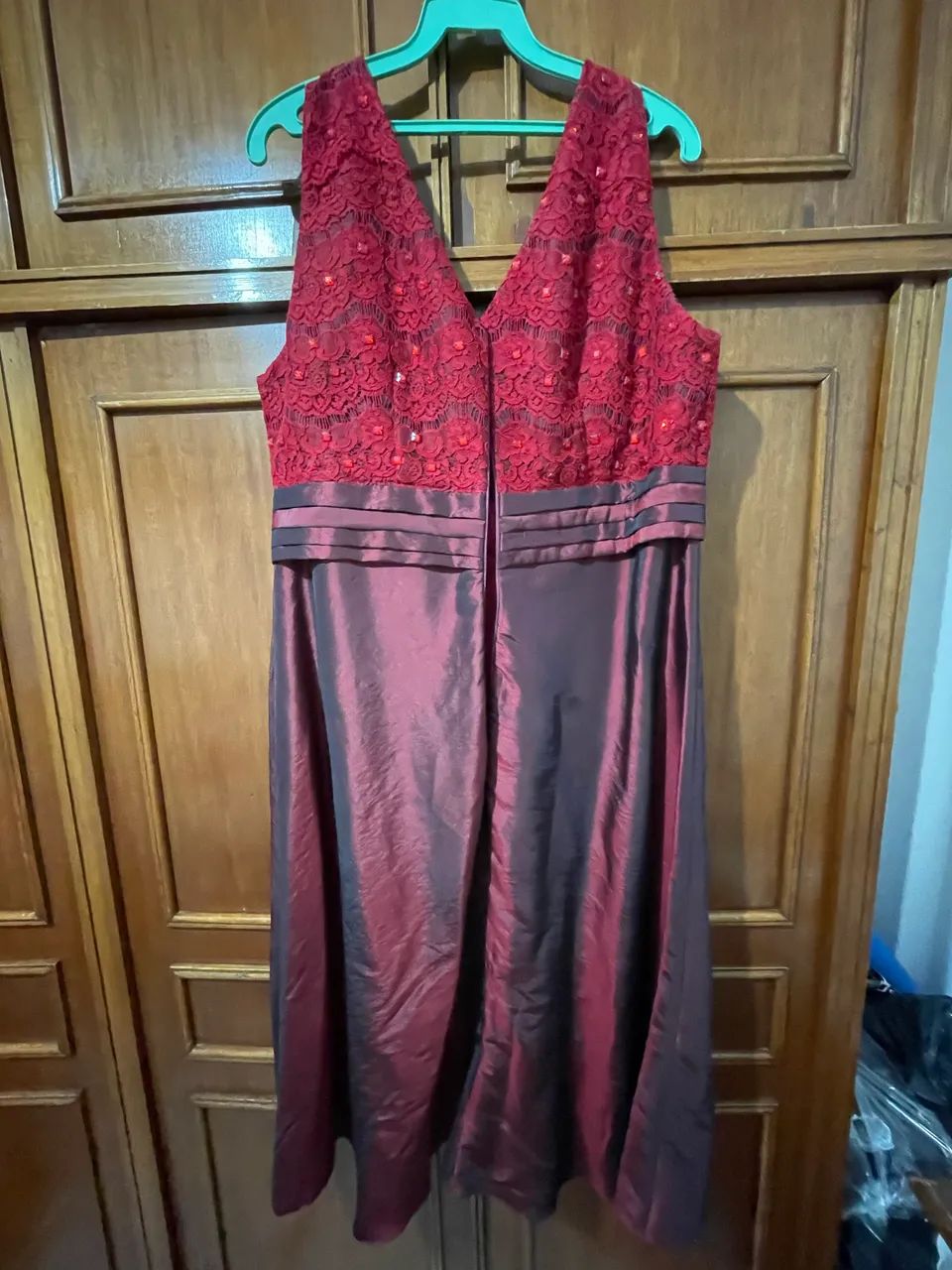 Vestido de festa vinho