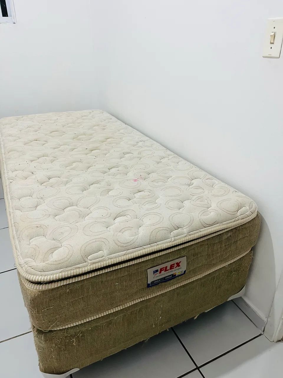 Duas cama box solteiro 