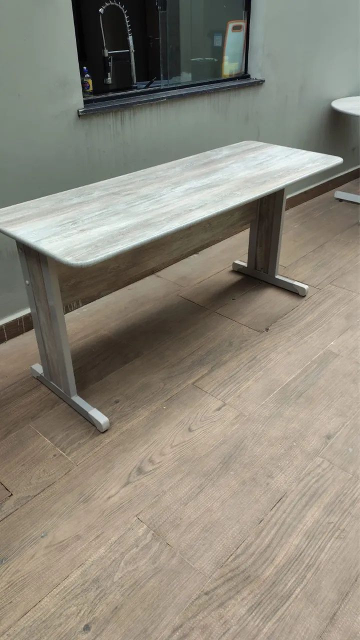 Vendo mesa nova base de ferro 