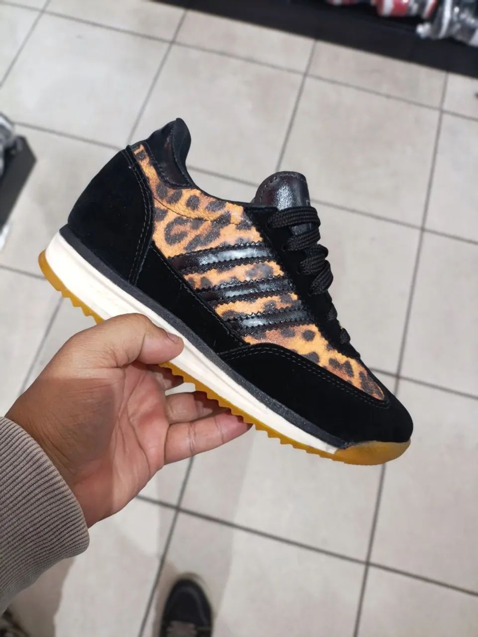Tênis Adidas SL72 - Foto 2