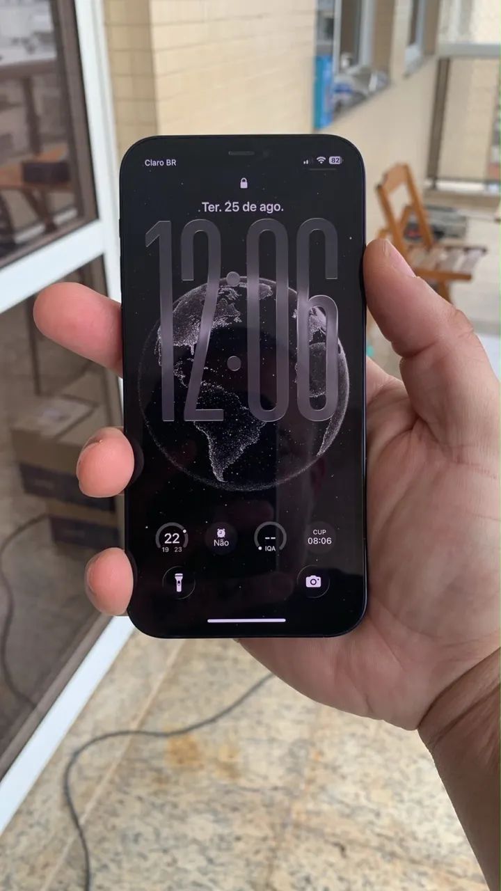 Estou vendendo um IPhone 12 impecável  - Foto 4