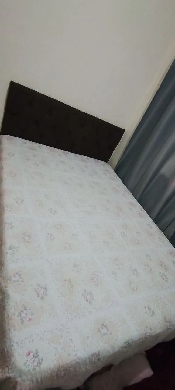 Cama de casal e cabeceira 