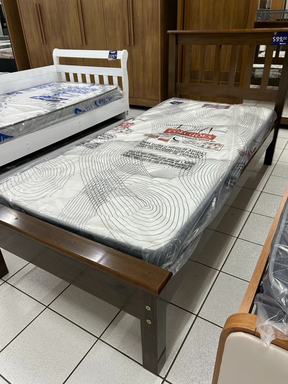 Cama solteiro de madeira com colchão nova  - Foto 2