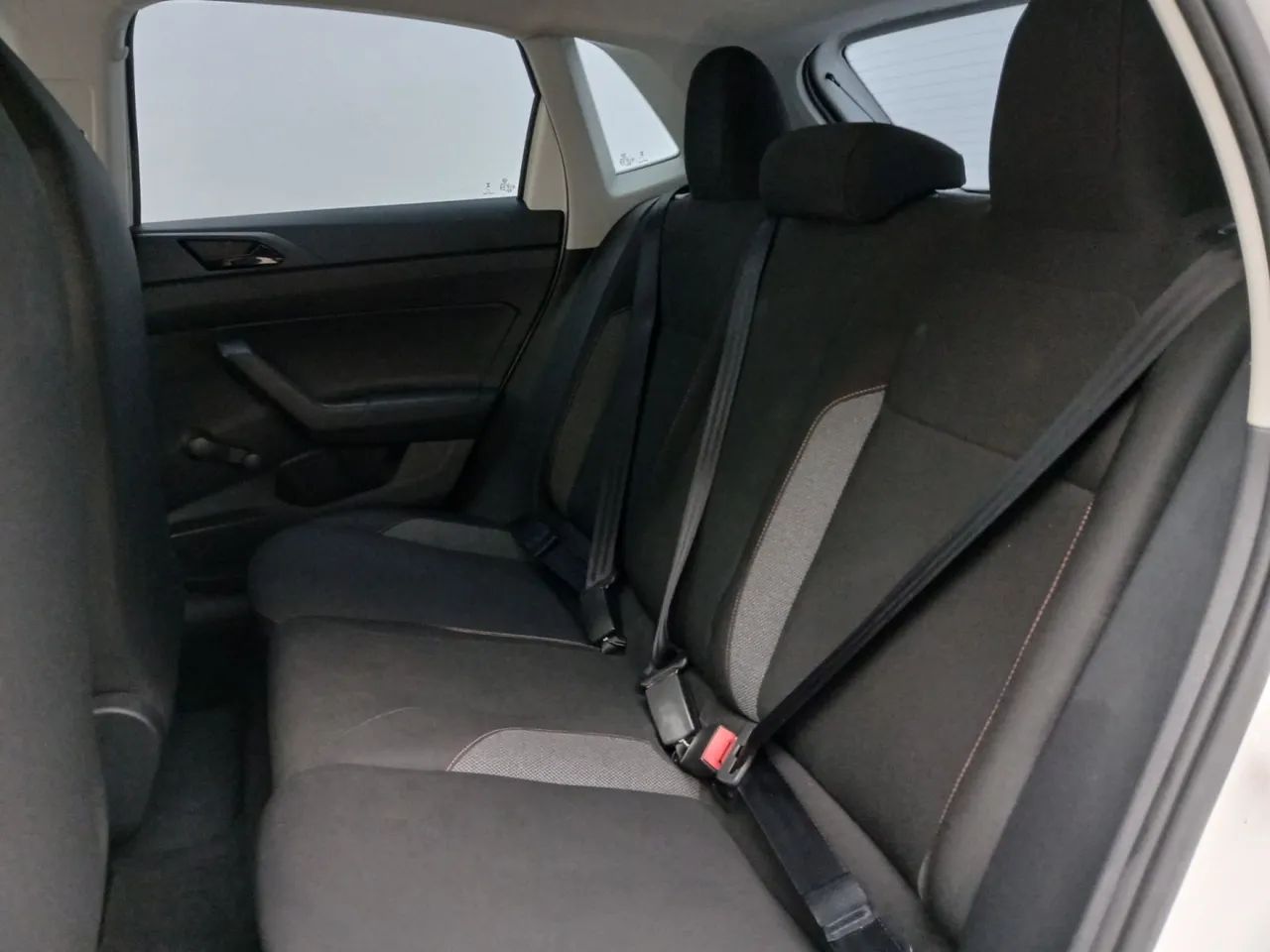 Volkswagen Polo Track 1.0 Flex 12V 5p, foto 17 de 18