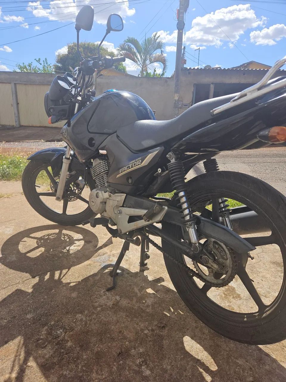 YBR 125  - Foto 3