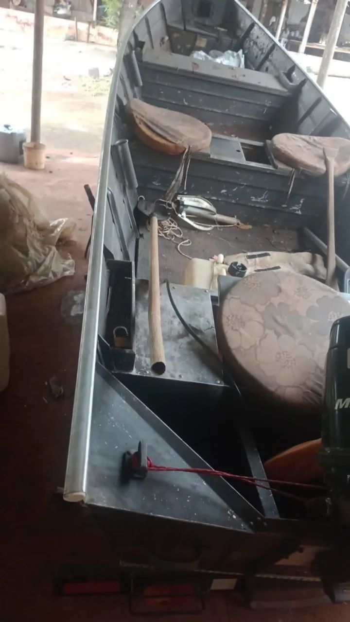 Barco 6 metros com Carreta e Motor Mercury 15hp - Foto 2