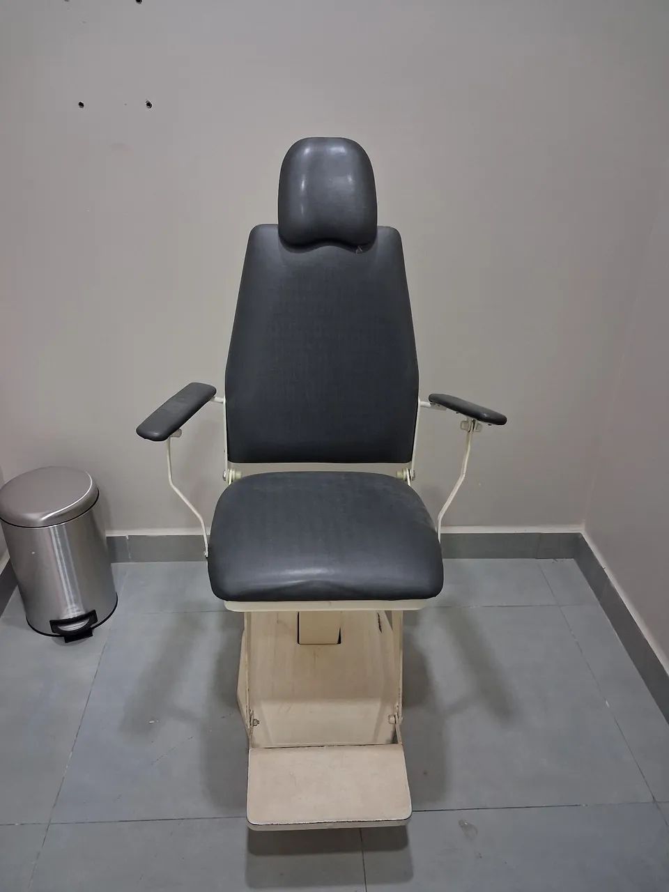 Vende-se cadeira oftalmologista da marca olsen, 2500$  - Foto 2