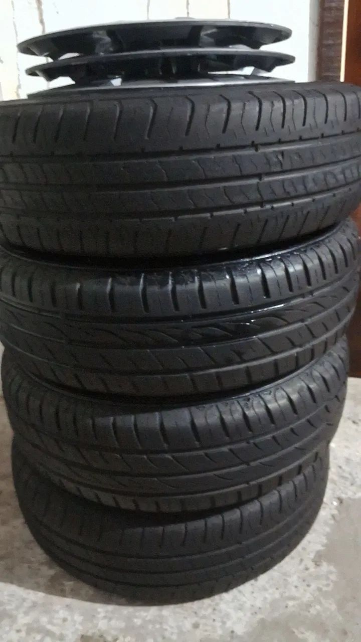 Rodas com pneus 