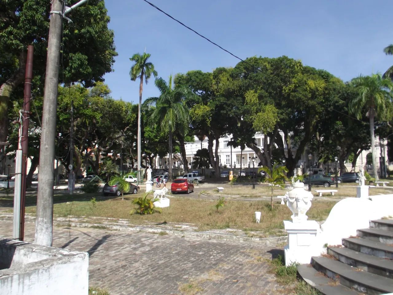Quarto com Suíte Semi Mobiliado - Melhor Local de Salvador!