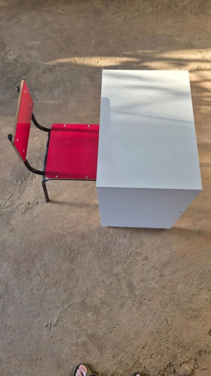 Conjunto com duas mesas/cadeiras escolares infantil  - Foto 2