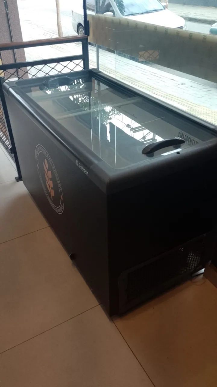 Freezer plano com vidro gelopar
