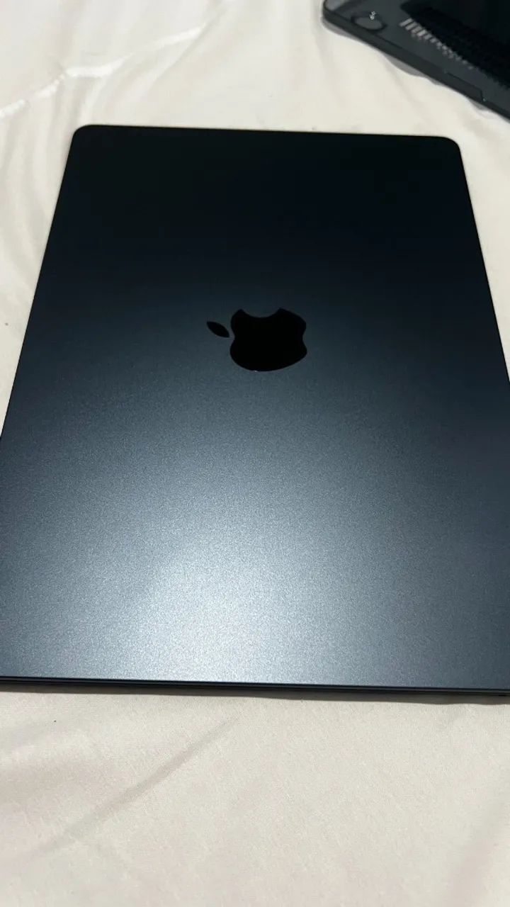 Macbook air M2 13 polegadas, 16gb RAM, 256GB armazenamento, cor