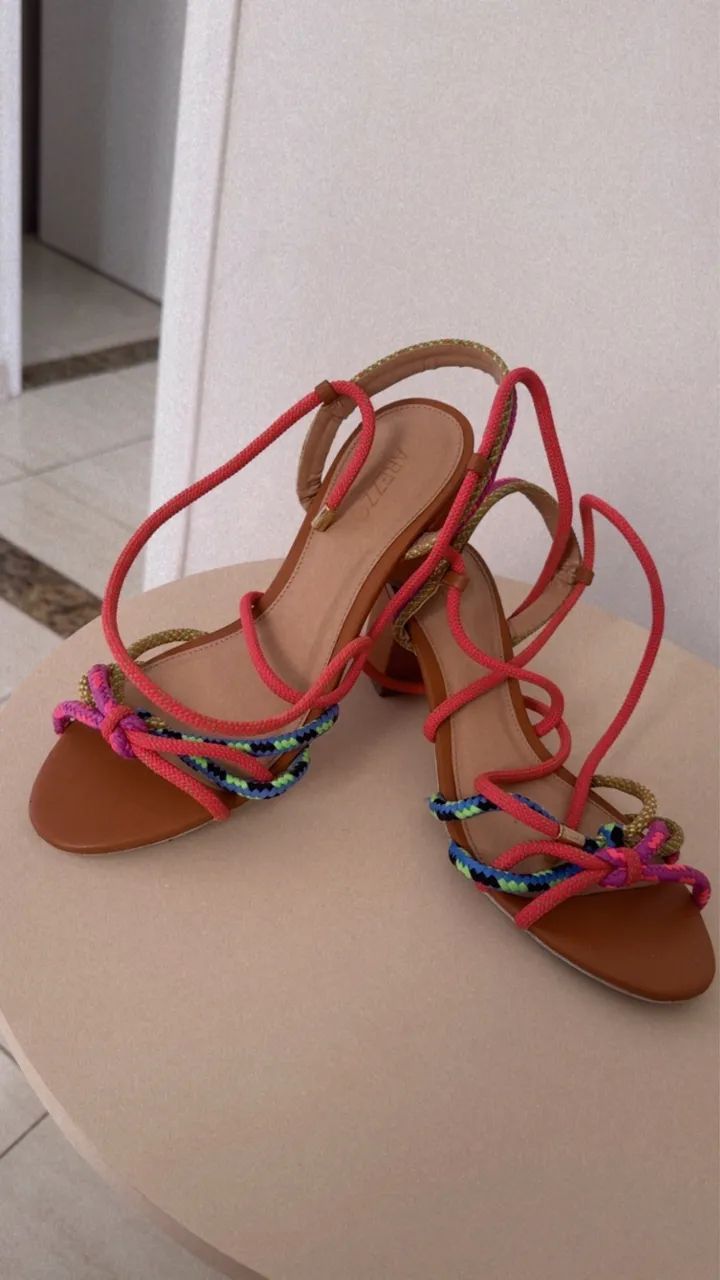 Vendo sandália Arezzo - Foto 2