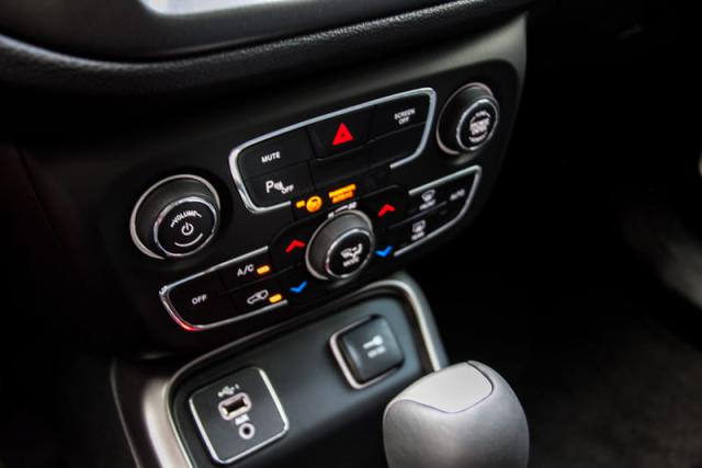 JEEP COMPASS LONGITUDE 2.0 FLEX 16V AUT - Foto 9