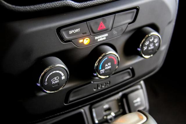 JEEP RENEGADE SPORT 1.8 FLEX AUT - Foto 15