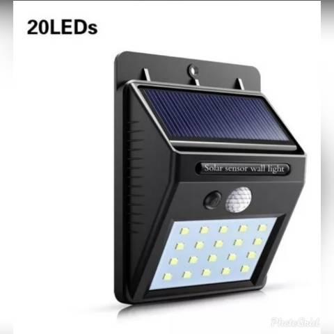 Luminária solar com sensor de presença e movimento