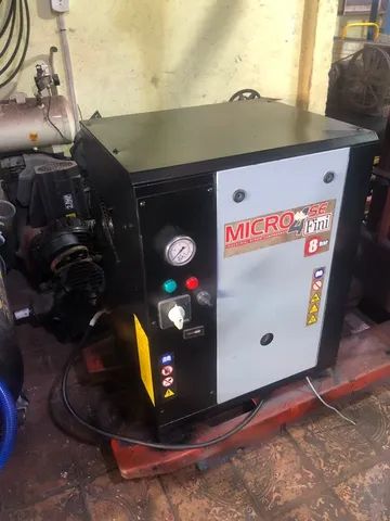 Vendo Compressor tipo Parafuso 8Bar a 12Bar, 220V Trifasico, 5HP