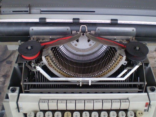 Máquina de escrever antiga.- Cód. 215 - - Foto 6