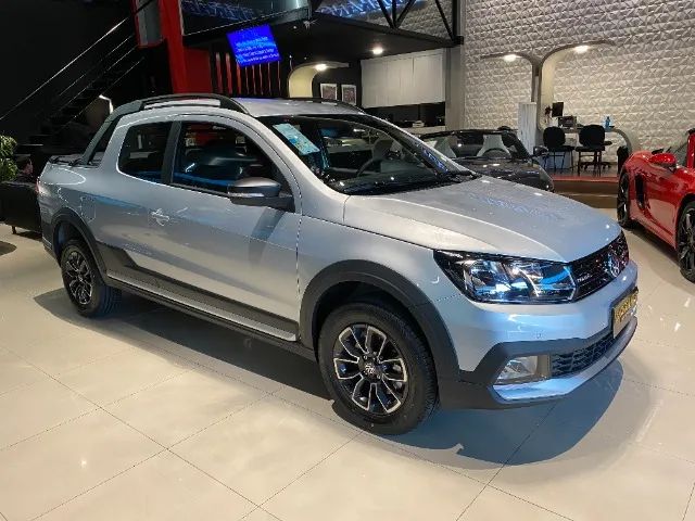 Volkswagen Saveiro 1.6 Cross Cd Flex 2p em Curitiba