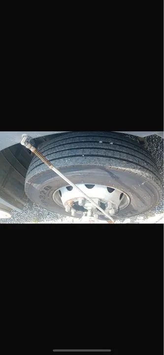 Caminhão com pneus novos - Foto 8