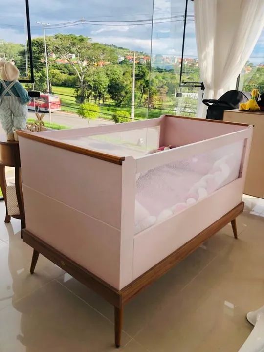 Berço NOVO Divicar (PRODUTO SEM USO) Canção de Ninar cor Rosé Pés madeira maciça 