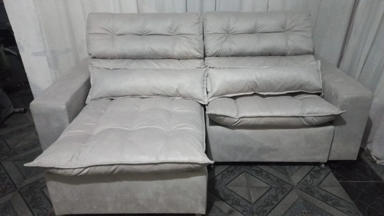 SOFÁ NOVO! Faço a entrega grátis!