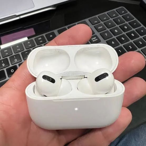 Apple AirPods Pro (1 Geração) -