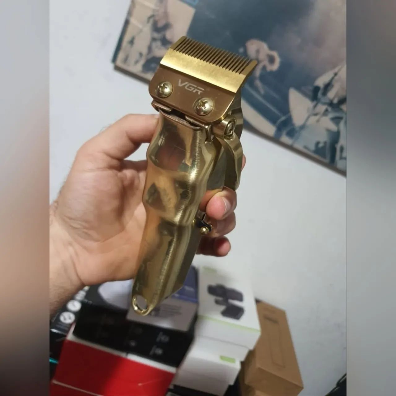 Maquina Cortar Cabelo Sem Fio PROFISSIONAL VGR GOLD/Display LCD/Lâmina CARBONo/+ 6pentes  - Foto 2