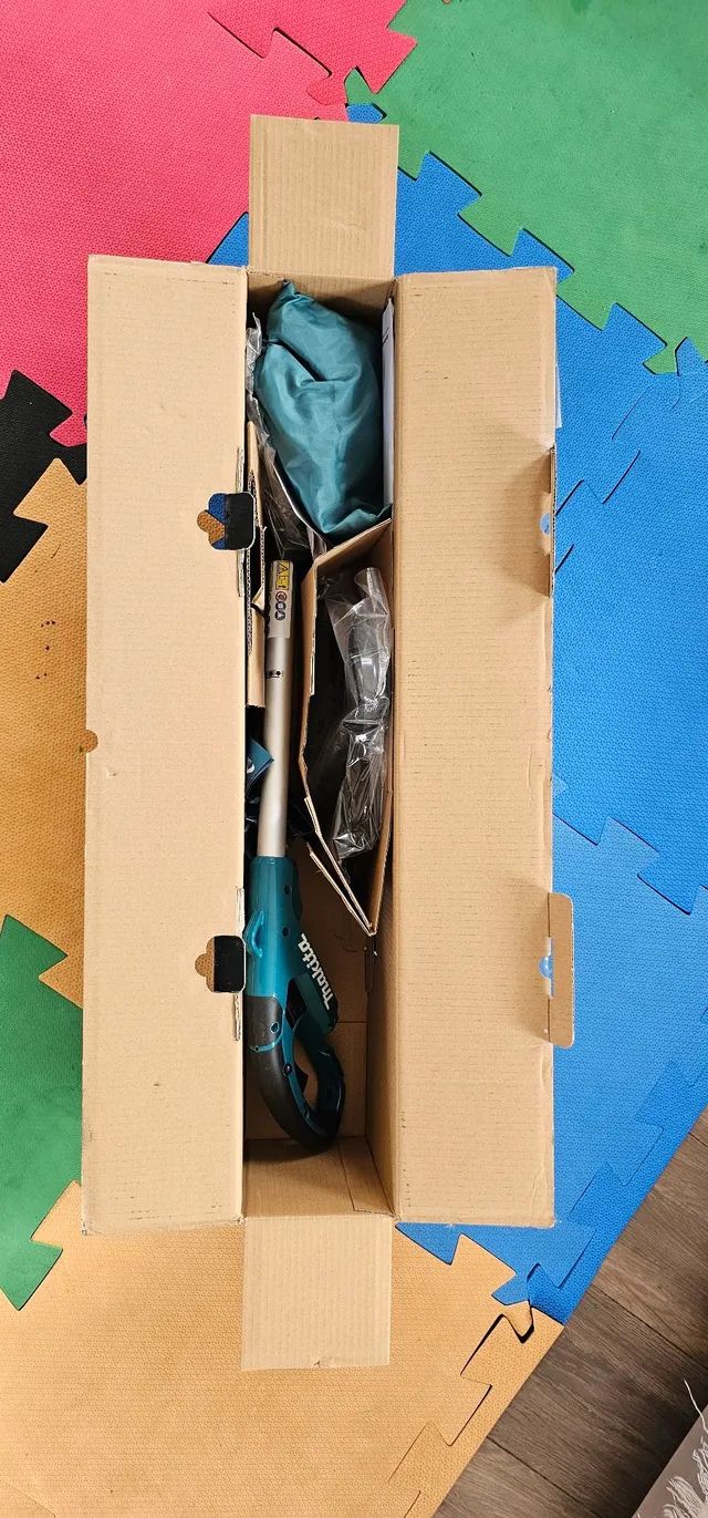 Aparador de Grama Makita 12V UR100DZX - Foto 3