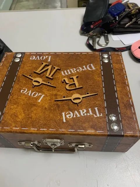 caixinha de madeira tamanho aprox 20 por 15 cm por 6 cm  - Foto 4