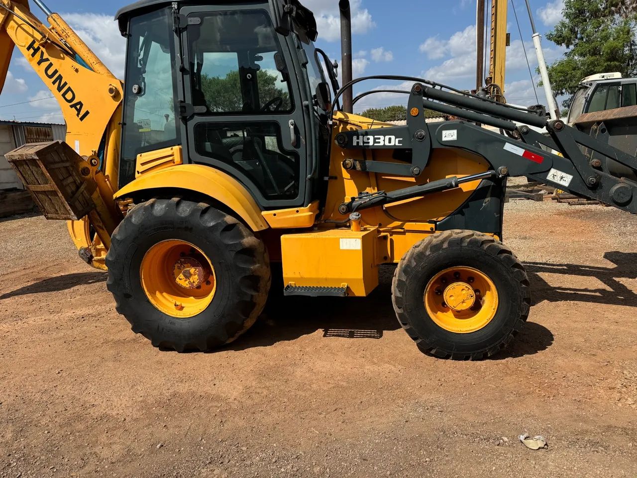 Retroescavadeira Hyundai H930c 2014 - Foto 3