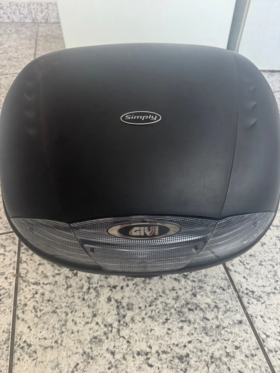 Baú de Moto Givi com Suporte - Preto