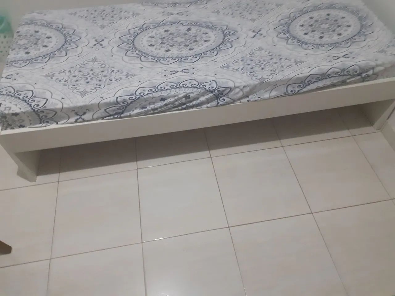 Cama de solteiro com colchão 