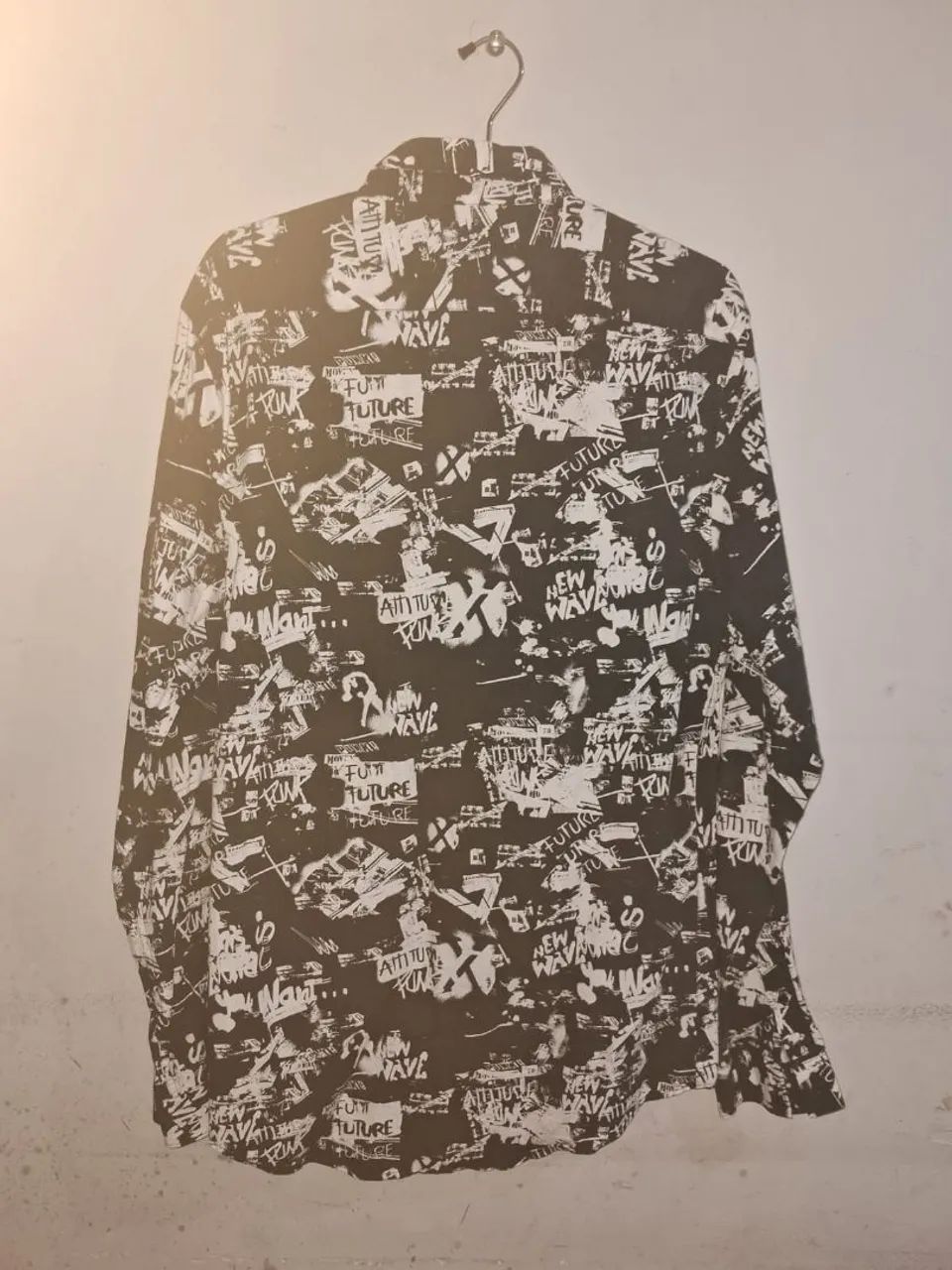 Camisa Estampada - Futurista e Moderna - Foto 2