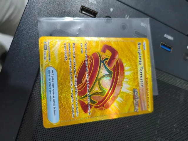 Carta Pokémon TCG - Recipiente Terrestre Dourado