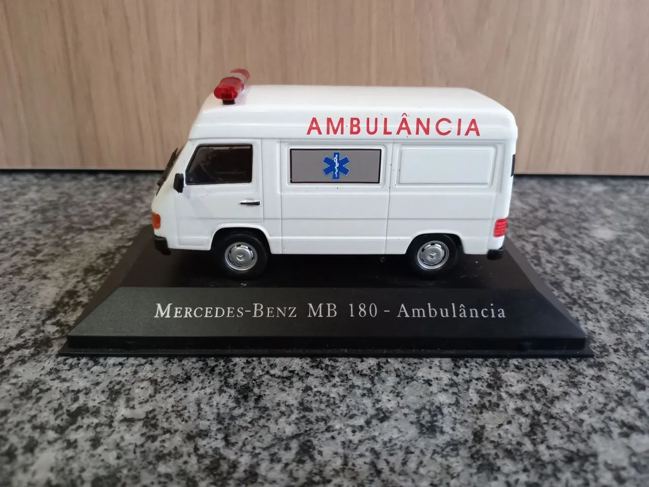 Miniatura Mercedes-Benz MB 180 - Ambulância - Foto 2