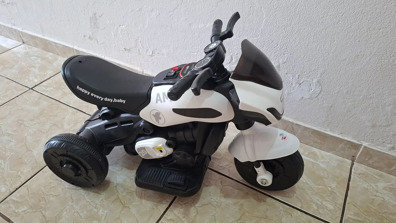 Moto elétrica, vai com carregador e toca música! - Foto 2