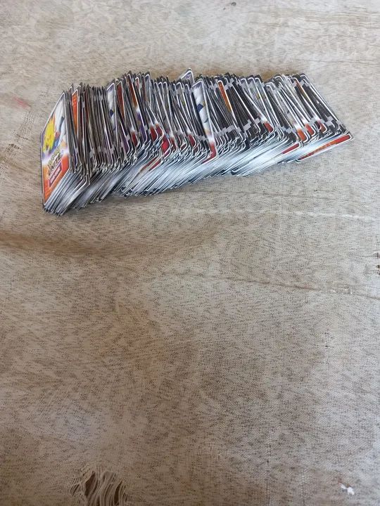 350 cartas de Pokémon Unite edição limitada - Foto 2