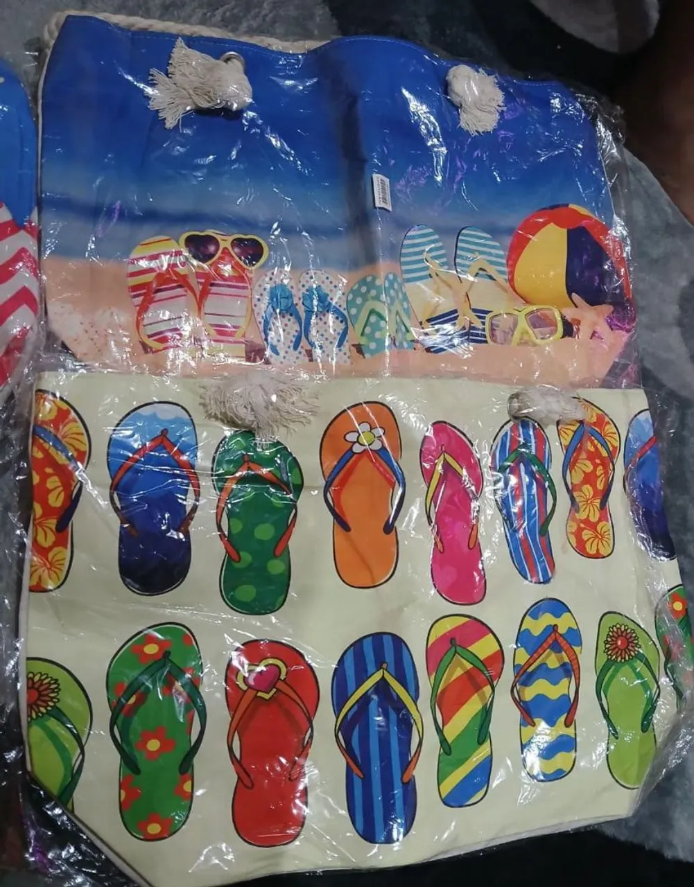 Vendo bolsas, mochilas, pochetes, relógios e baby dool