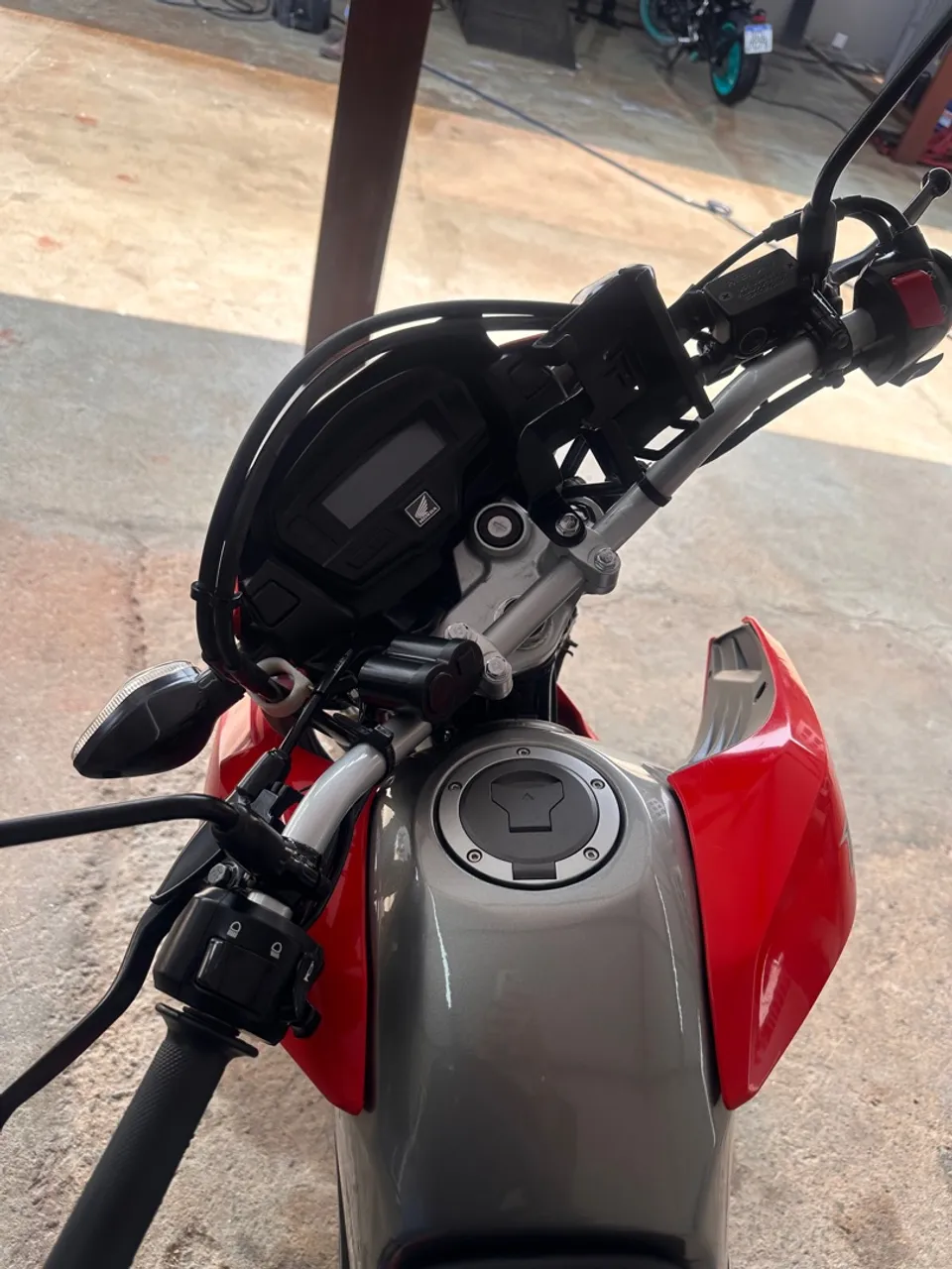 Bros, 19 k , unico dono , 27 mil km rodado