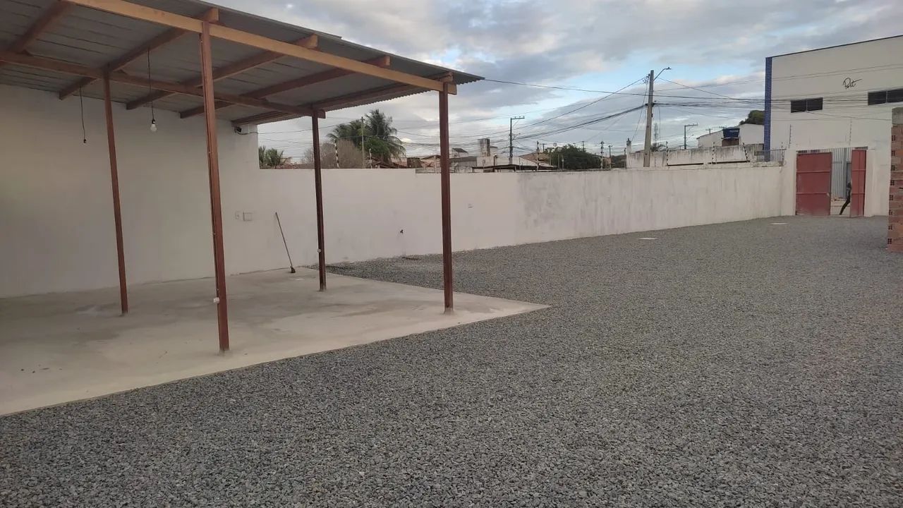 Imóvel para aluguel possui 600 metros quadrados em Lagoa Grande - Feira de Santana - BA