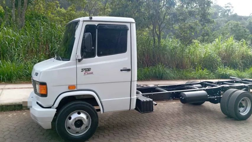 Mercedes 710 chassi 2012 - Foto 2