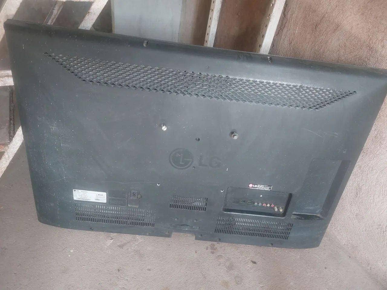 TV LG tela quebrada - Peças ou Conserto - Foto 2