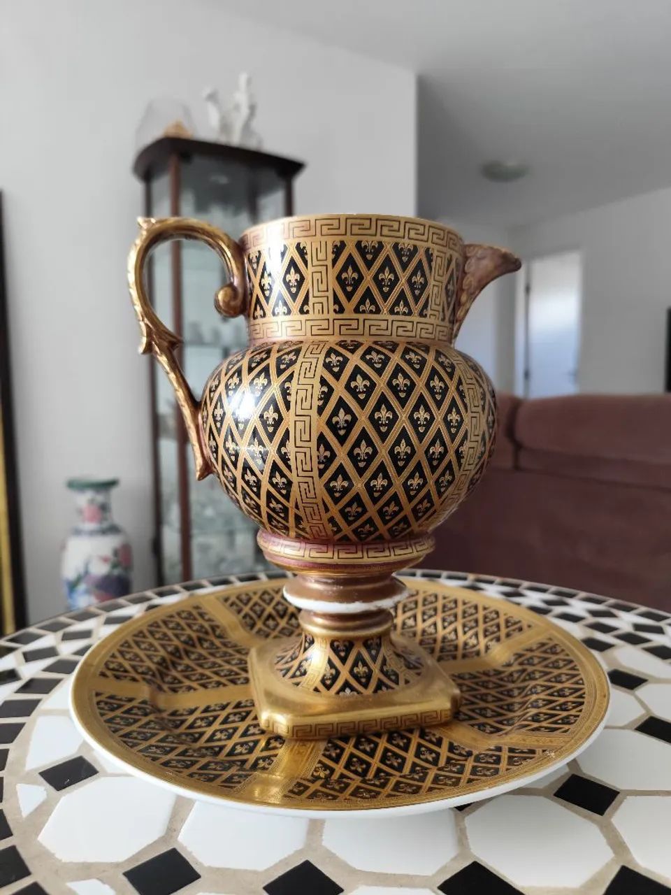 Jarro Decorativo em Porcelana Dourada