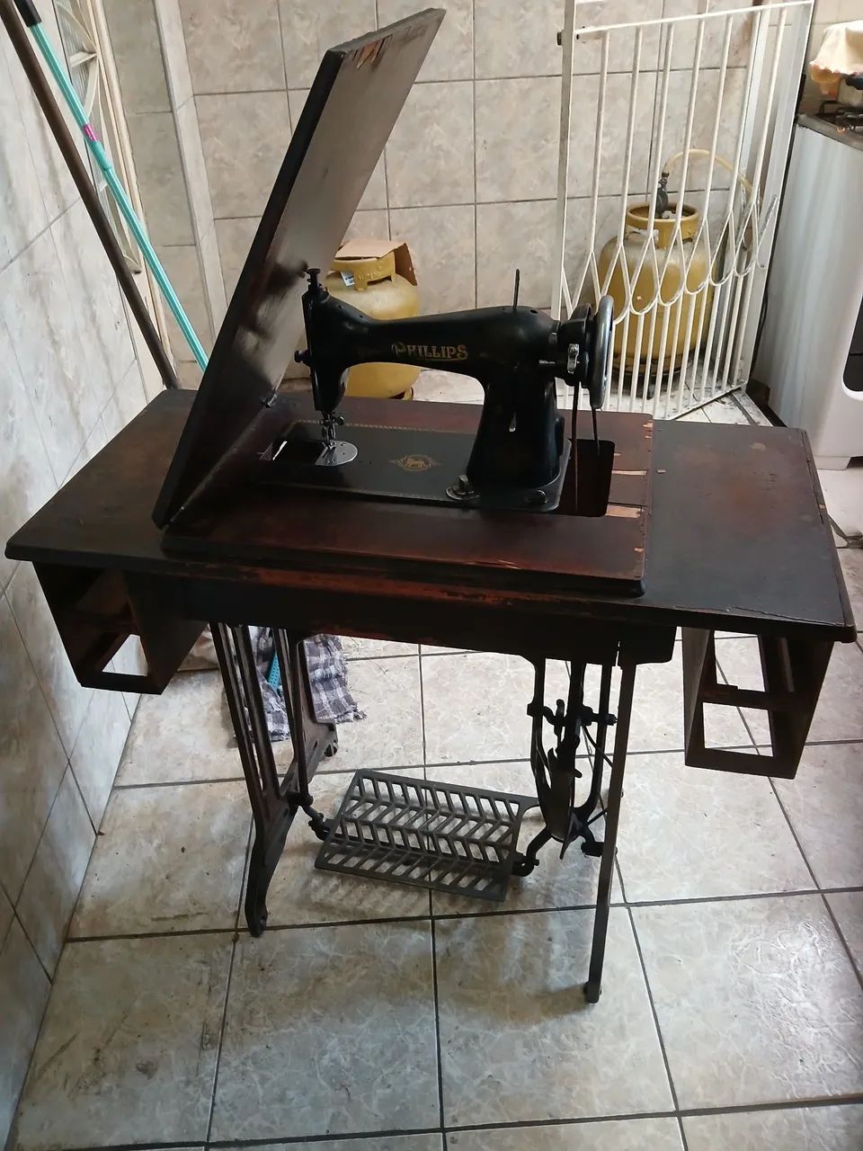 MAQUINA DE COSTURA ANTIGA  PHILLIPS64167787649153120